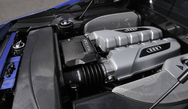 <b>Audi R8 5.2 FSI quattro｜アウディ R8 5.2 FSI クワトロ</b>