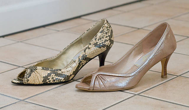 <strong>Pippi｜ピッピ</strong>　2万6250円（SS14 PYTHON）、2万6250円（SS14 WATERBEIGE）