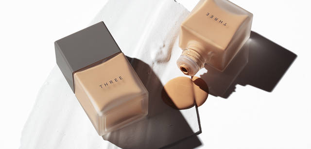 THREE｜スリー　「THREE フローレス フルイド ファンデーション」(全8色)各5250円/30mL