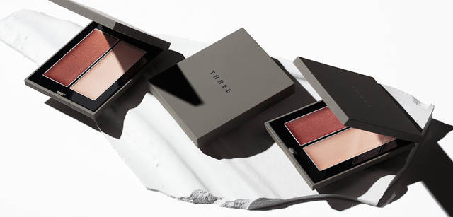 THREE｜スリー　「THREE シマリング グロー デュオ」 (全2種)各4725円