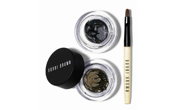 <br>ロングウェア ジェルアイライナー フォレストシマーインク 2940円<br>アングル アイシャドウ ブラシ 3765円（8月1日発売）