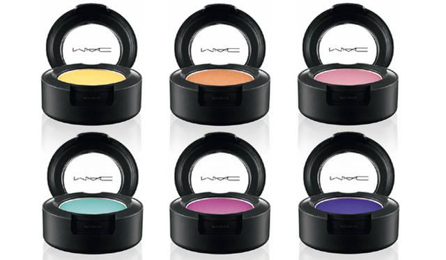 M・A・C「Make-Up Art Cosmetics（マイラ・カルマン）」スモール アイシャドウ（限定6色）各2415円<br>クレスト ザ ウェーブ（イエロー）、オフ ザ ページ（オレンジ）、マイラズ マジック（ピンク）、ホーンティング（ターコイズ）、パープル シャワー（パープル）、バイオレット トランス（バイオレット）