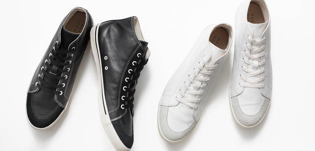 　スニーカー ともに2万6250円