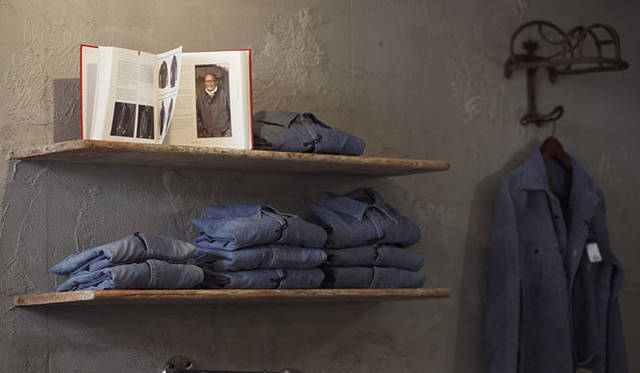 <strong>「THE ARMY GYM - Nigel Cabourn」と伊勢丹限定のダンガリーシャツ</strong>