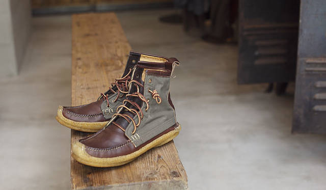 <strong>「THE ARMY GYM - Nigel Cabourn」別注の「Yuketen」のハントブーツは、英軍パイロット用のコットン100％のペンタイル素材を使用。THE ARMY GYMとビームスプラスのみの取り扱い。ハントブーツ6万6990円</strong>