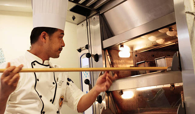 <b>マンマーノ（Main Mano）</b><br>オーブンはフランスから取り寄せた最新鋭のもの。まさにマンマーノの心臓部だ