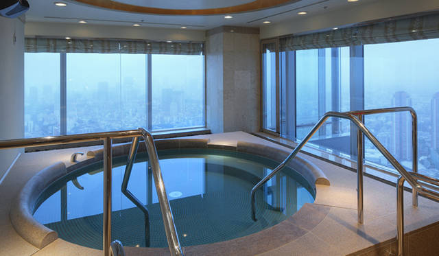 THE RITZ-CARLTON，TOKYO｜ザ・リッツ・カールトン東京　「ヒートエクスペリエンス」のホットバス