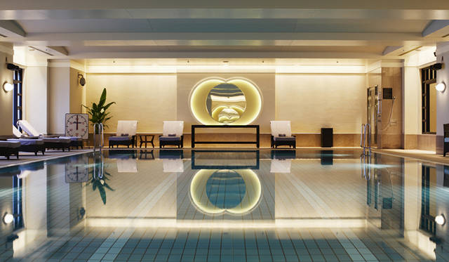 THE RITZ-CARLTON，TOKYO｜ザ・リッツ・カールトン東京　開放感溢れるプール
