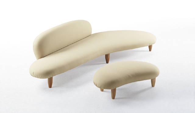 <b>hhstyle.com「MONTHLY SPECIAL」</b> Freeform Sofa 76万4400円→55万368円（SPECIAL PRICE！）<br>Freeform Ottoman 21万3150円→15万3468円（SPECIAL PRICE！）