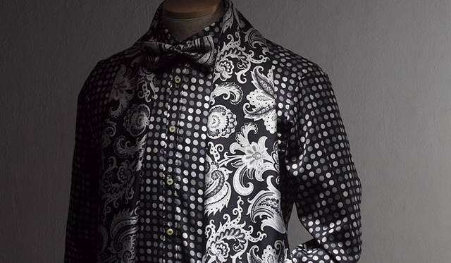 <strong>ETRO｜エトロ</strong>　シャツ4万8300円、蝶タイ1万7850円、ショール5万1450円