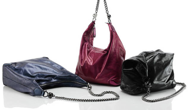 <b>GUCCI｜グッチ</b>　左から：「ギャラクシー」ショルダーバッグ ともに15万2250円、23万9400円
