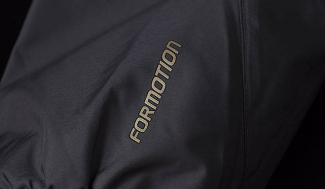 　adidas独自の3次元立体裁断技術「FORMOTIONテクノロジー」