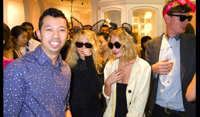 OPENING CEREMONY｜オープニング・セレモニー　<br>左から、　オープニングセレモニーUSAクリエイティブディレクターのウンベルト・レオン、　女優/デザイナーのメアリー・ケイト・オルセン、　女優/デザイナーのアシュレー・オルセン