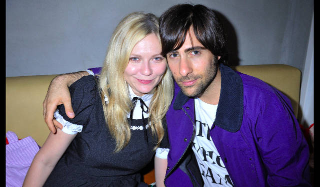 OPENING CEREMONY｜オープニング・セレモニー　<br>左から、　女優のキルスティン・ダンスト、　俳優のジェイソン・シュワルツマン　オープニングパーティー＠LIQUIDROOMにて