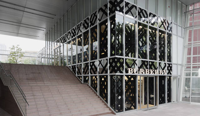 <b>BURBERRY｜バーバリー</b>　『バーバリー表参道』外観