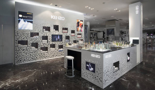 Divine of Creation｜「KENZO Parfums」(2008)　photo by Jimmy Cohrssen