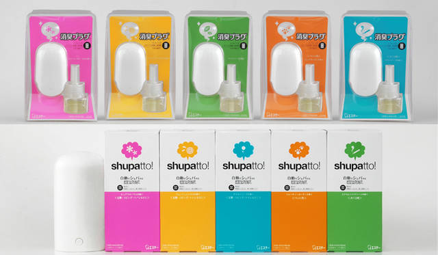 Divine of Creation｜デザインを手がけたエステーの商品「消臭プラグ」(上)、「自動でシュパッと消臭プラグ」(下)