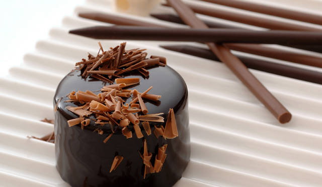 Divine of Creation｜「chocolate-pencils」(2007)