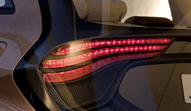 <b>Mercedes-Benz Blue Zero E-CELL PLUS｜メルセデス・ベンツ ブルーゼロ Eセル プラス</b>