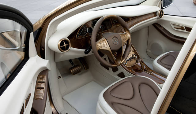 <b>Mercedes-Benz Blue Zero E-CELL PLUS｜メルセデス・ベンツ ブルーゼロ Eセル プラス</b>