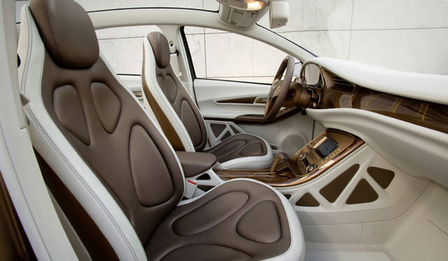 <b>Mercedes-Benz Blue Zero E-CELL PLUS｜メルセデス・ベンツ ブルーゼロ Eセル プラス</b>