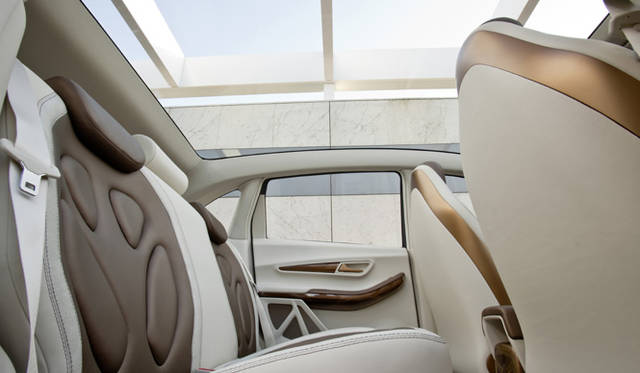 <b>Mercedes-Benz Blue Zero E-CELL PLUS｜メルセデス・ベンツ ブルーゼロ Eセル プラス</b>