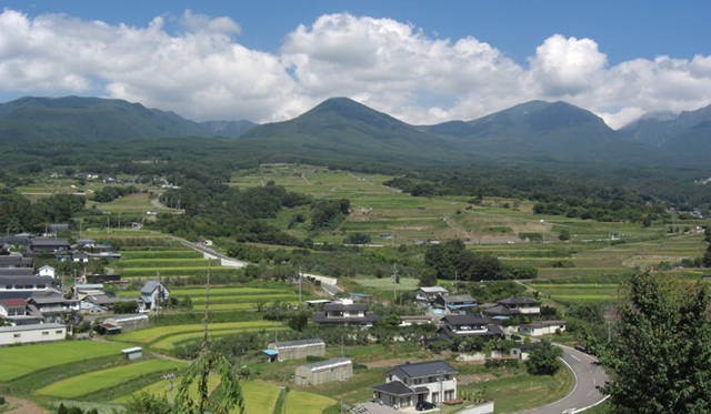 more trees × LOUIS VUITTON｜モア・トゥリーズ × ルイ・ヴィトン　長野県小諸市を高台から望む景色
