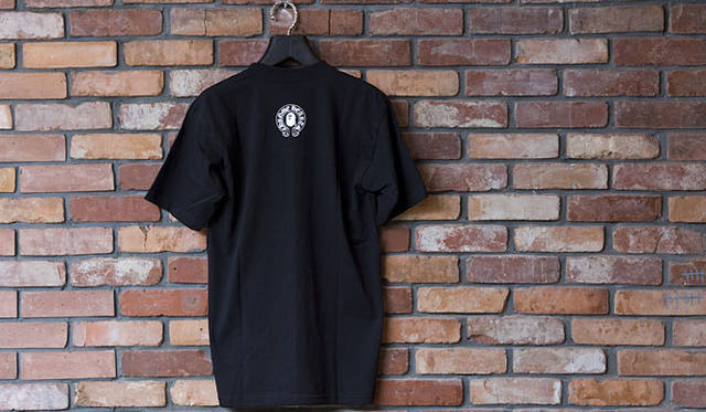<b>CHROME HEARTS｜クロムハーツ</b>　「クロムハーツ® × クロムハーツ Tシャツ」<br>メンズ（S/M/L/XL）・ウィメンズ（XS/S）ともに1万500円、キッズ（110/130）8400円
