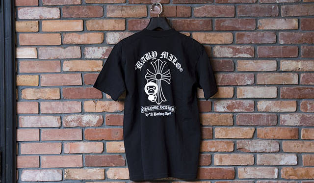 <b>CHROME HEARTS｜クロムハーツ</b>　「クロムハーツ® × クロムハーツ Tシャツ」<br>メンズ（S/M/L/XL）・ウィメンズ（XS/S）ともに1万500円、キッズ（110/130）8400円
