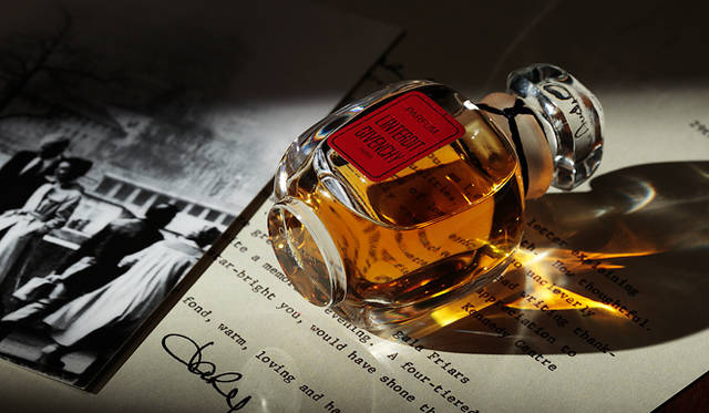 パルファム ジバンシイ│パルファム ジバンシイの歴史は、このフレグランス「ランテルディ オーデトワレ」からはじまった