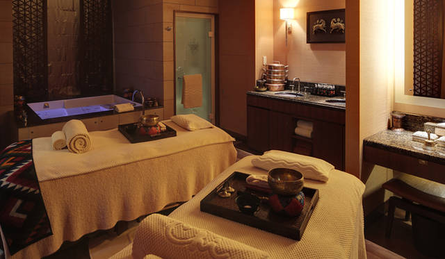 Shangri-La Hotel Tokyo｜シャングリ・ラ ホテル 東京　CHI ｢氣｣ スパ　部屋にはバスタブ、シャワールームが完備されている。