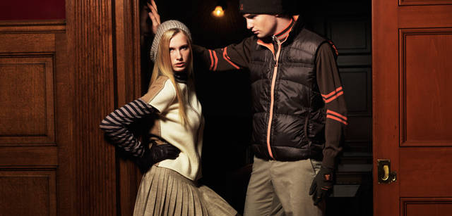 　メンズ：ゴルフウェアのカテゴリーとしてははじめてとなる超軽量ダウンを用いたダウンベスト。スポーツの機能をモードへと昇華させているのがランバン スポール。ウィメンズ：トリミング部分に控えめな輝きをみせるラメは、プレイ中にもモードごころを忘れたくない女性たちのために。