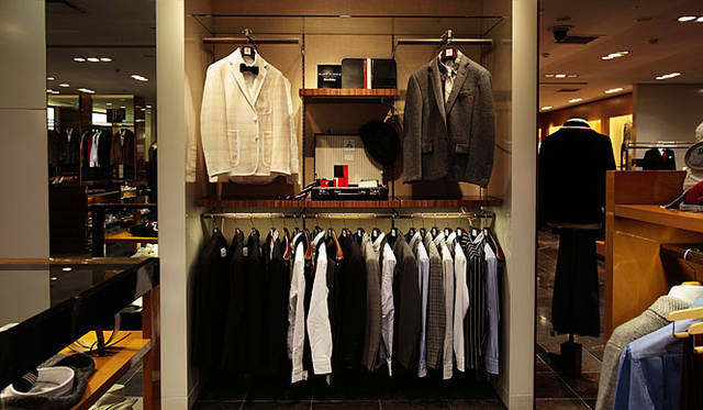 伊勢丹新宿店メンズ館5階「インターナショナル ビジネス＆カジュアルウエア」ブラック フリース バイ ブルックス ブラザーズ