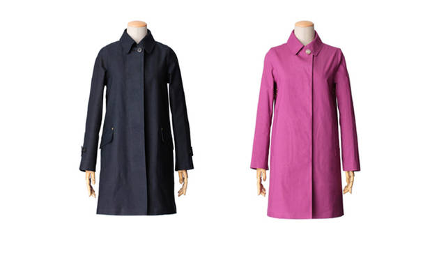 　左から：KILMANY｜キルマニー（コットンゴム引き） 15万2250円／エリオポール代官山（Tel. 03-3770-6438）、BANTON｜バントン（コットンゴム引き） 10万3950円／ビームス ハウス丸の内（Tel. 03-5220-8686）