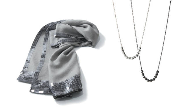 <strong>ck Calvin Klein｜カルバン・クライン</strong>　左からスクエアスパンコール・ストール（ウィメンズ） 1万6800円　2WAY ネックレス/ブレスレット（メンズ） 1万2600円<br>2WAY ネックレス/ブレスレット（ウィメンズ） 1万2600円　■西武渋谷店A店6F/西武有楽町店1F