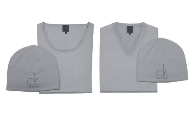 <strong>ck Calvin Klein｜カルバン・クライン</strong>　左からスーパーファインウール・ニット帽（ウィメンズ） 1万3650円　スワロフスキースーパーファインウール・セーター 2万7300円<br>■西武渋谷店A店6F/西武有楽町店1F