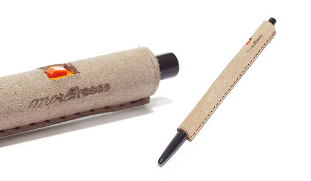 JAM HOME MADE & ready made for more trees│リサイクルレザー巻きボールペン（BALL PEN）<br>素材はクオバディス用カバー、ドキュメントケースと同様の薄くすいた“リサイクルレザー”を使用。中のボールペンは、買い求めやすく芯が換えやすいものが使用できる