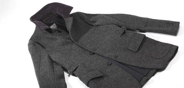 　襟のコーデュロイとサイドのアジャスターがアクセントのツイードジャケット 6万9300円