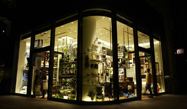 PASS THE BATON│パス ザ バトン（東京・丸の内ブリックスクエア）