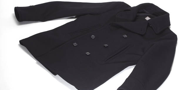 　オーセンティックなディテールながらコンパクトなサイジングでコンテンポラリーな雰囲気のピーコート 6万1950円