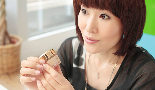 小林ひろ美の2009年秋冬ビューティトレンド「ファンデーション編」<br>