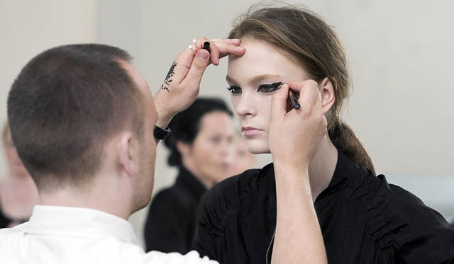 CHANEL│2009-10 Fall Winter CHANEL Haute Couture Show Backstage Makeup Peter Philips © CHANEL 2009