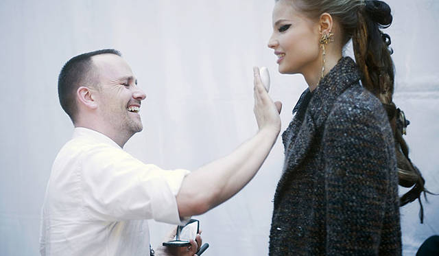 CHANEL│2009-10 Fall Winter CHANEL Haute Couture Show Backstage Makeup Peter Philips © CHANEL 2009