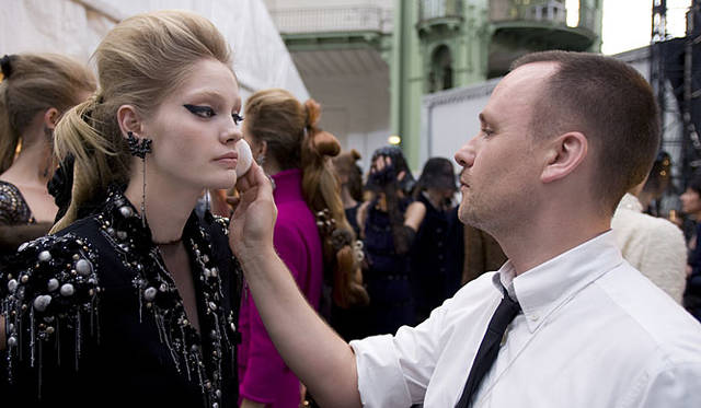 CHANEL│2009-10 Fall Winter CHANEL Haute Couture Show Backstage Makeup Peter Philips © CHANEL 2009