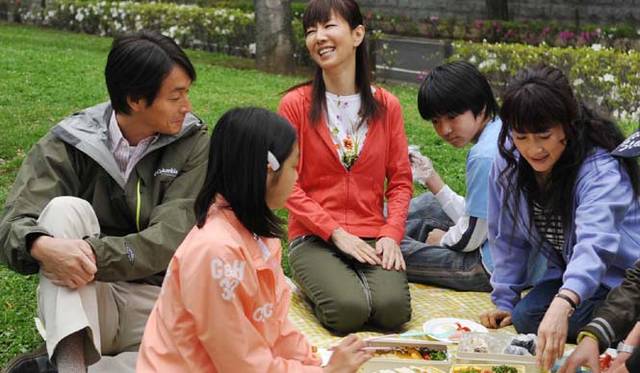 戸田恵子｜WOWOWドラマ『ママは昔パパだった』より