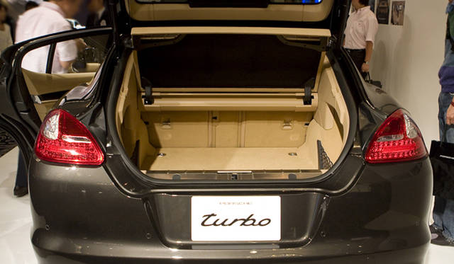 <b>PORSCHE PANAMERA｜ポルシェ・パナメーラ</b>