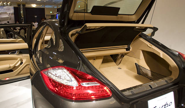 <b>PORSCHE PANAMERA｜ポルシェ・パナメーラ</b>