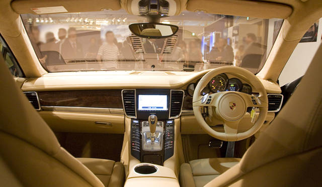 <b>PORSCHE PANAMERA｜ポルシェ・パナメーラ</b>