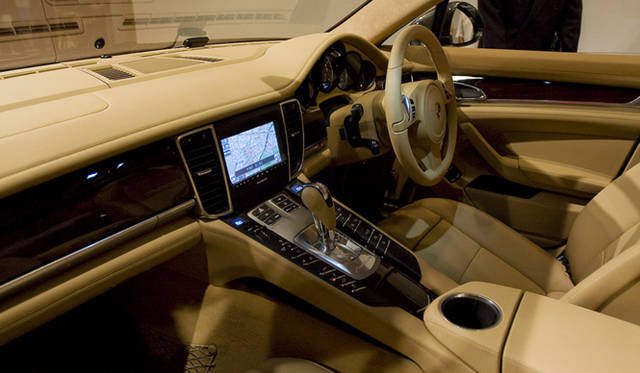 <b>PORSCHE PANAMERA｜ポルシェ・パナメーラ</b>