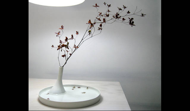 寺山紀彦「floating flower」　Material│Ceramic